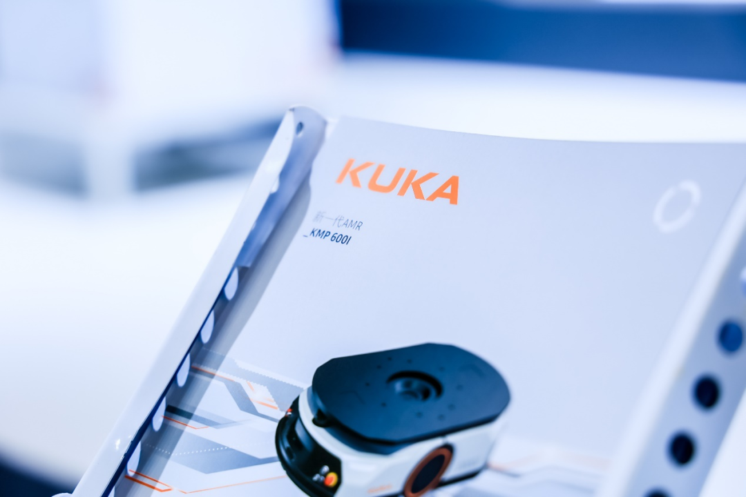 庫(kù)卡移動(dòng)機(jī)器人CeMAT 首秀完美收官丨KMP 600I正式亮相