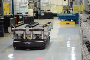 自主移動(dòng)機(jī)器人讓丹佛斯的工人專注于高價(jià)值的生產(chǎn)任務(wù)