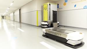 醫(yī)療移動機器人讓醫(yī)護人員有更多時間專注于病人護理