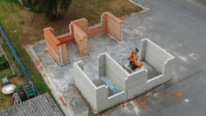 捷克首創(chuàng)借助機器人3D 打印可以直接在施工現(xiàn)場建造墻壁