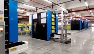 終極效率神器!海柔創(chuàng)新HAIPORT自動裝卸機創(chuàng)造900箱/小時揀選新高峰