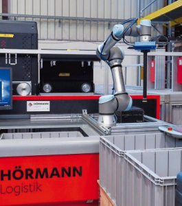 H?rmann聯(lián)合 Robomind和Autostore 系統(tǒng)相結(jié)合，使用機(jī)器人、攝像頭和人工智能進(jìn)行靈活揀選