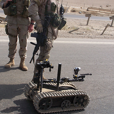 簡(jiǎn)易爆炸裝置處理軍用機(jī)器人