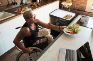 Labrador 家用機(jī)器人：自主移動的貨架