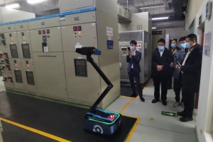 兩會代表蒞臨參觀，國自智能巡檢機器人一展身手