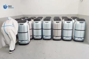 助力上海戰(zhàn)疫，50臺(tái)擎朗機(jī)器人馳援臨港方艙醫(yī)院