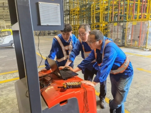 南北聯(lián)動 ，實現(xiàn)青島沖壓無人叉車“0”突破