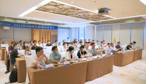 千平場(chǎng)景清潔優(yōu)解，科沃斯發(fā)布新款商用清潔機(jī)器人程犀