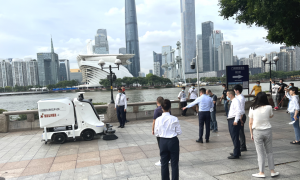 陽光多功能環(huán)衛(wèi)機器人正式“上崗”廣州塔景區(qū)