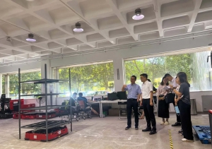 區(qū)委常委、組織部長(zhǎng)王孟輝一行走訪調(diào)研科鈦機(jī)器人