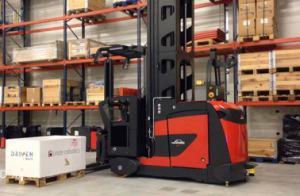 16.8米！林德物料搬運(yùn)和BALYO合作的窄巷道機(jī)器人創(chuàng)造世界紀(jì)錄