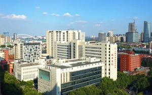 給力！坎德拉燭光智能消毒機(jī)器人戰(zhàn)“疫”一線顯身手