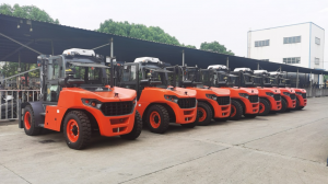 重載表率 | 林德8噸至10噸液力變矩內(nèi)燃平衡重叉車升級來襲