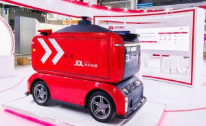 智能快遞車(chē)亮相首屆數(shù)貿(mào)會(huì)，京東物流無(wú)人配送覆蓋8大場(chǎng)景