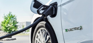 對(duì)叉車行業(yè)的嚴(yán)重啟示：福特汽車著眼于“內(nèi)包”，因?yàn)殡妱?dòng)汽車需要的工人減少 40%