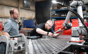 優(yōu)傲機(jī)器人預(yù)測(cè) 2023 年自動(dòng)化趨勢(shì)，助力制造商實(shí)現(xiàn)新年目標(biāo)