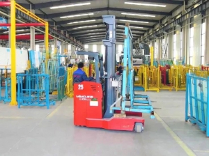 MiMA全向叉車(chē)助力門(mén)窗行業(yè)客戶(hù) 解決長(zhǎng)物料倉(cāng)儲(chǔ)轉(zhuǎn)運(yùn)難題