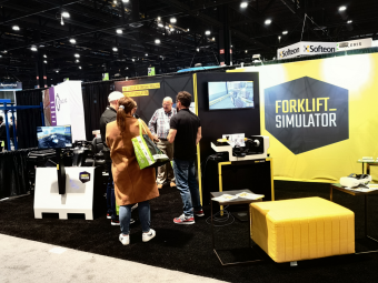 FL-Simulators 在 ProMat 2023展示桌面電腦叉車模擬操作器