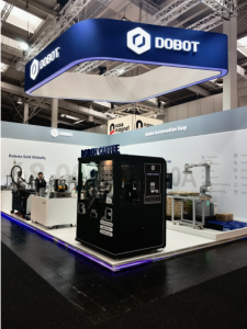 越疆機(jī)器人在德國漢諾威工業(yè)博覽會(huì)上展示了高有效載荷的協(xié)作機(jī)器人CR20A