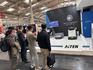 海豚之星在漢諾威秀“肌肉”