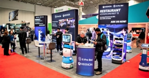 擎朗智能機器人亮相加拿大餐飲展RC Show