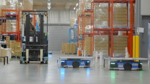 Plus Automation 自主移動(dòng)機(jī)器人?在富士羅技控股配送中心投入使用