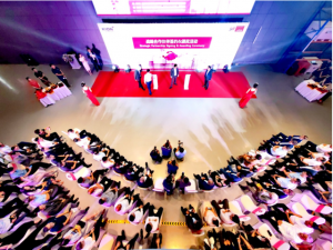 深耕中國結(jié)碩果，中德合作樹典范丨林德物料搬運(yùn)舉辦在華三十周年慶典