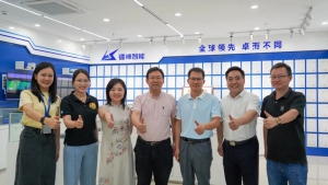 柳州鐵道職業(yè)技術(shù)學(xué)院黃鶯教授一行蒞臨鐳神智能參觀交流