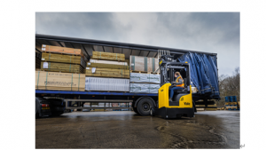 耶魯叉車技術(shù)公司推出一款適用于物流行業(yè)的新型戶外前移式叉車