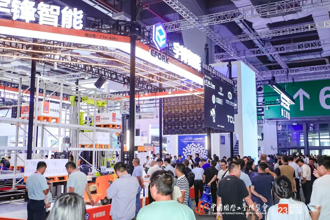 展會(huì)進(jìn)行時(shí)|宇鋒智能攜最新密集存儲(chǔ)解決方案亮相第23屆工博會(huì)