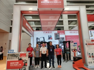 林德叉車亮相第八屆絲路物博會，攜手共繪“一帶一路”物流發(fā)展新藍圖