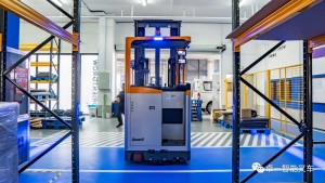 客戶案例|卓一VNA人下行三向叉車助力日用品制造業(yè)打造高效密集倉儲