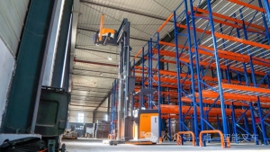 客戶案例|庫(kù)容量提升！卓一VNA人下行三向叉車助視聽(tīng)科技企業(yè)實(shí)現(xiàn)密集存儲(chǔ)