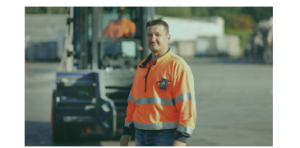 1.25 米！行人和叉車之間的安全距離！