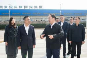 譚勇調(diào)研行深智能無人車