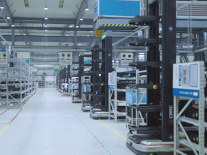 海康機(jī)器人與中車時(shí)代電氣共同打造了柔性高效的移動(dòng)機(jī)器人解決方案