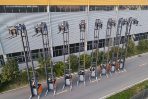 客戶案例|卓一雙伸位叉車批量賦能海外汽配工廠，實(shí)現(xiàn)高效密集存儲(chǔ)