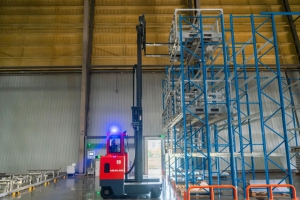 合肥搬易通|MiMA全向叉車助力汽配行業(yè)超長物料倉儲(chǔ)