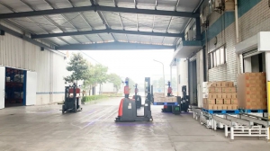 大客戶叕復(fù)購(gòu)，艾吉威數(shù)十臺(tái)無(wú)人叉車持續(xù)助力日化龍頭企業(yè)物流無(wú)人化