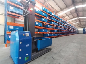 高舉升叉車AGV助力模具庫自動化管理