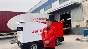 甘肅省首臺(tái)無(wú)人配送車(chē)在酒泉投入使用