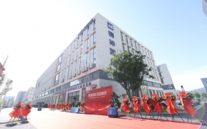 “智造領航，驅(qū)動新質(zhì)”： 山東鐳神智能開業(yè)典禮暨3D SLAM無人叉車招商大會閃耀泉城