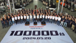 超重磅！第100000臺(tái)移動(dòng)機(jī)器人下線