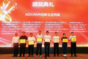 聯(lián)核科技零代碼無人叉車“小易”榮膺“金力獎—AGV創(chuàng)新及應用獎”