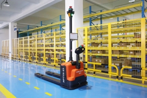 諾力自動(dòng)化搬運(yùn)車APT15：智慧物流 引領(lǐng)變革