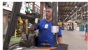 沃爾瑪部署自主叉車以提升倉儲效率