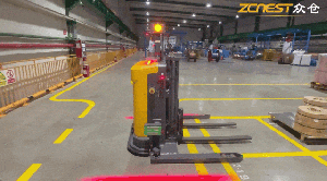 案例丨叉式AGV跨樓層絲滑流轉(zhuǎn) 眾倉跑出倉儲物流“超級速度”