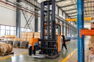 客戶案例|卓一VNA人下行三向叉車，助力電機(jī)制造物流邁向新高度