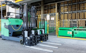 日本首臺(tái)！四叉式自動(dòng)駕駛叉車即將投入運(yùn)營