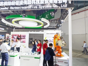 賽威德攜移動(dòng)工業(yè)機(jī)器人打磨亮相2024中國(guó)國(guó)際工業(yè)博覽會(huì)